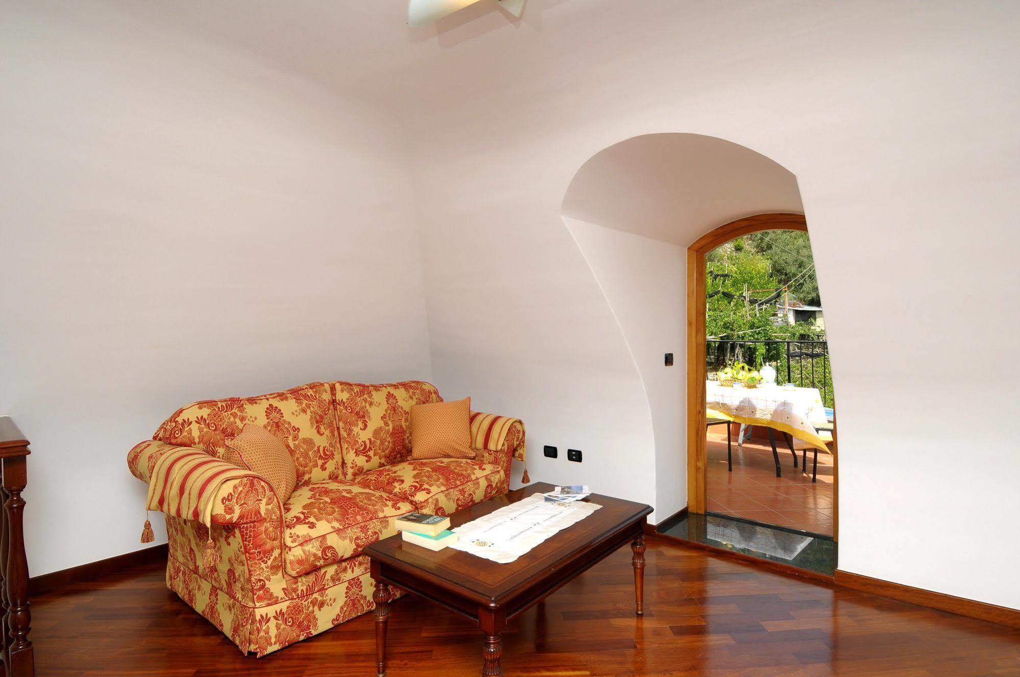 Casa Rossa Apartment ราเวลโล ภายนอก รูปภาพ